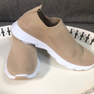 Tommy Bahama tan stretch mesh slip-on sneaker shoes